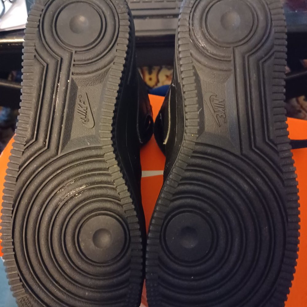 Nike AF-1 82 Mid (GS), Black/Black Big Kids 6.5Y (8 womens) - Picture 2 of 4